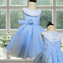 Load image into Gallery viewer, Vintage spring dress
