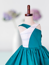 Load image into Gallery viewer, Emarald bunny quinn dress
